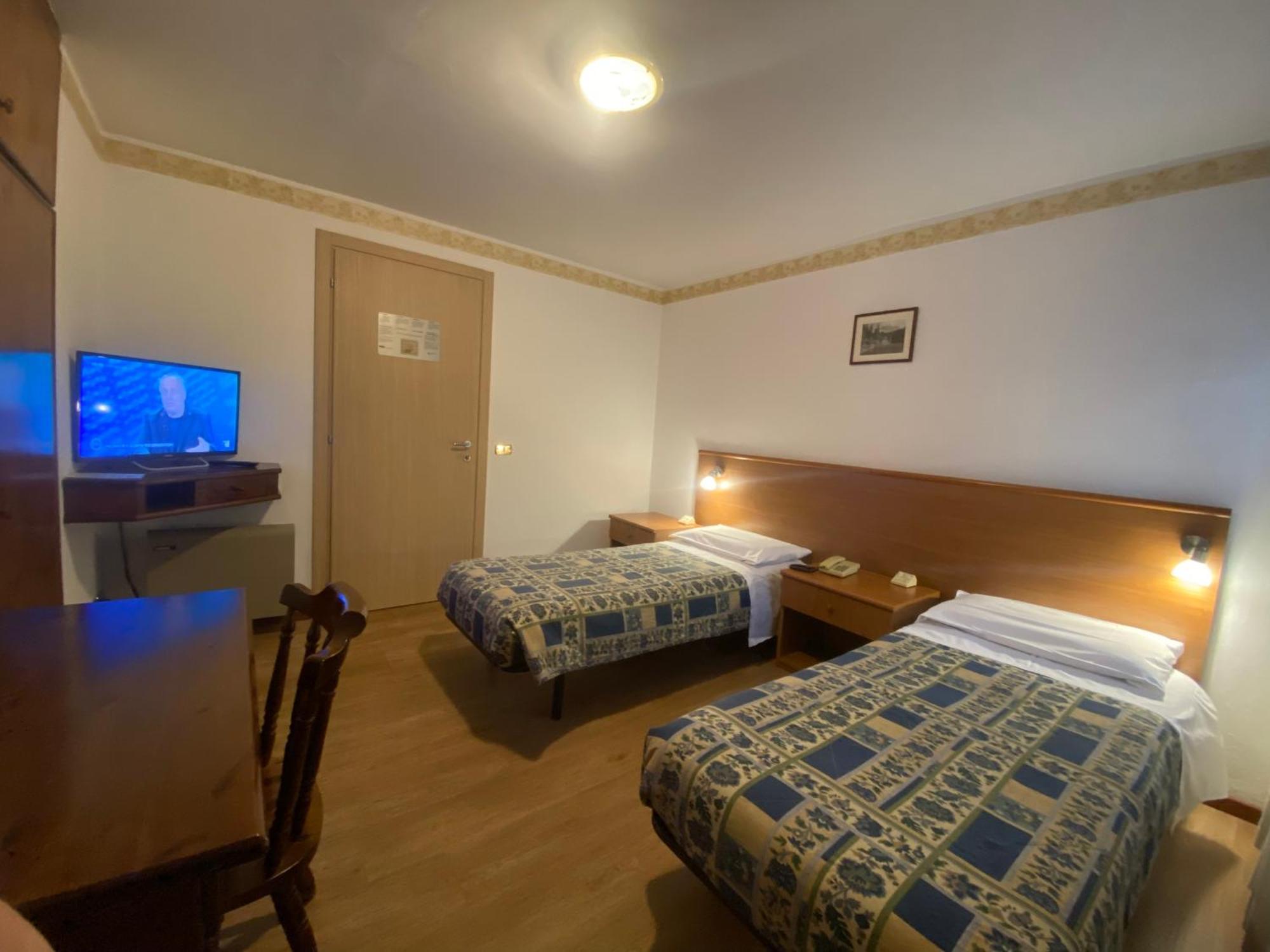 Hotel International ตาร์วีซีโอ ห้อง รูปภาพ